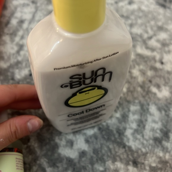 Lotion & skincare bundle - Picture 2 of 6